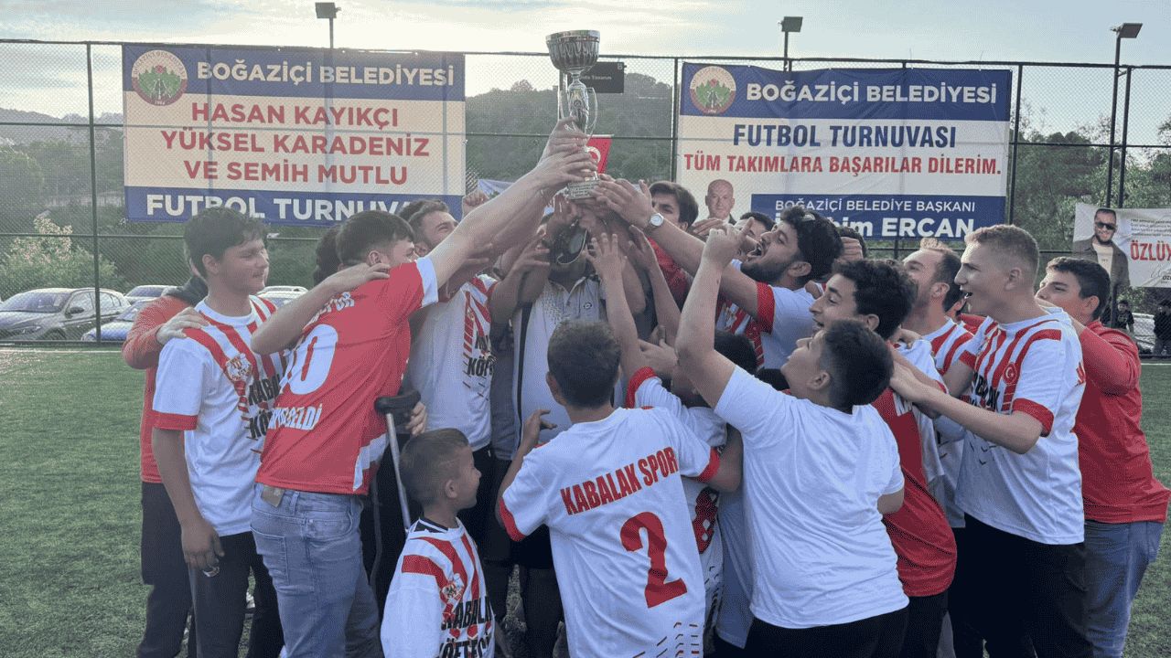 1. AMATÖRE YÜKSELEN KABALAKSPOR'A ŞAMPİYONLUK KUPASI VERİLDİ