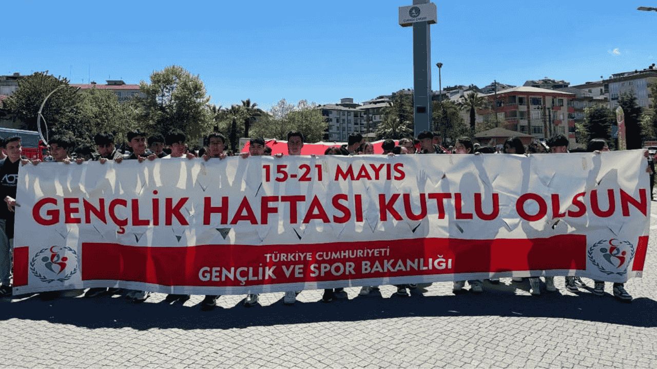 15-21 MAYIS GENÇLİK HAFTASI AKÇAKOCA'DA YÜRÜYÜŞ VE ETKİNLİKLERLE BAŞLADI