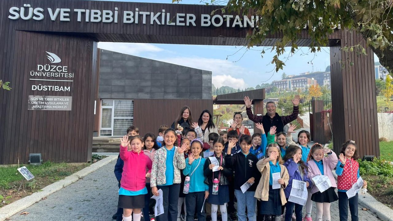 23 Nisan İlkokulu Öğrencileri Düzce Üniversitesi Botanik Bahçesi'ni Ziyaret Etti