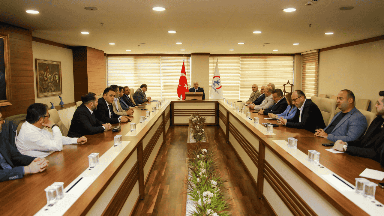 BAŞKAN DR. FARUK ÖZLÜ, DÜZCE’NİN GELECEĞİ İÇİN YÖNETİM KADROSUYLA BİR ARAYA GELDİ