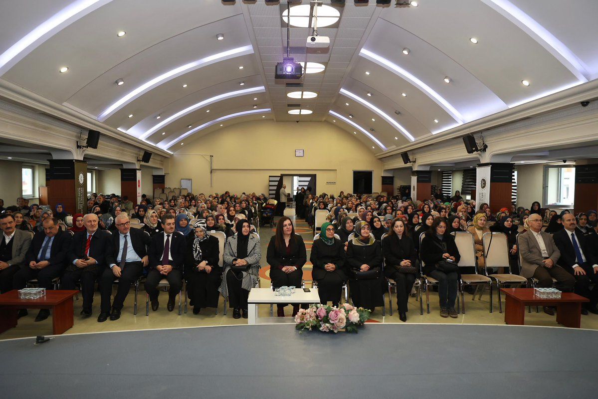 ''Ailede Çözüm Becerileri'' Konferansı Düzenlendi