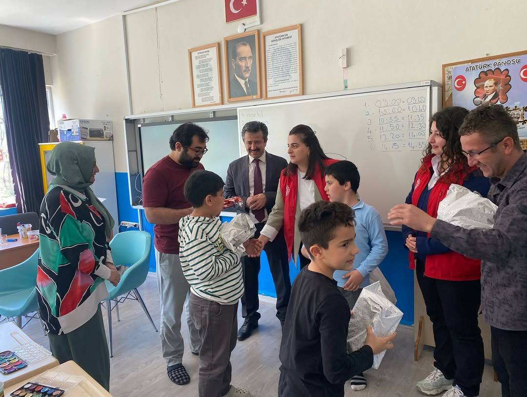 AKÇAKOCA'DA ÇOCUKLARA GÜLÜMSETEN HEDİYE ''OYUNCAĞIM OYUNCAĞIN OLSUN'' PROJESİ