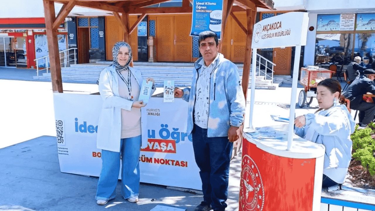 AKÇAKOCA'DA ''İDEAL KİLONU ÖĞREN, SAĞLIKLI YAŞA'' STANDI VATANDAŞLARLA BULUŞTU