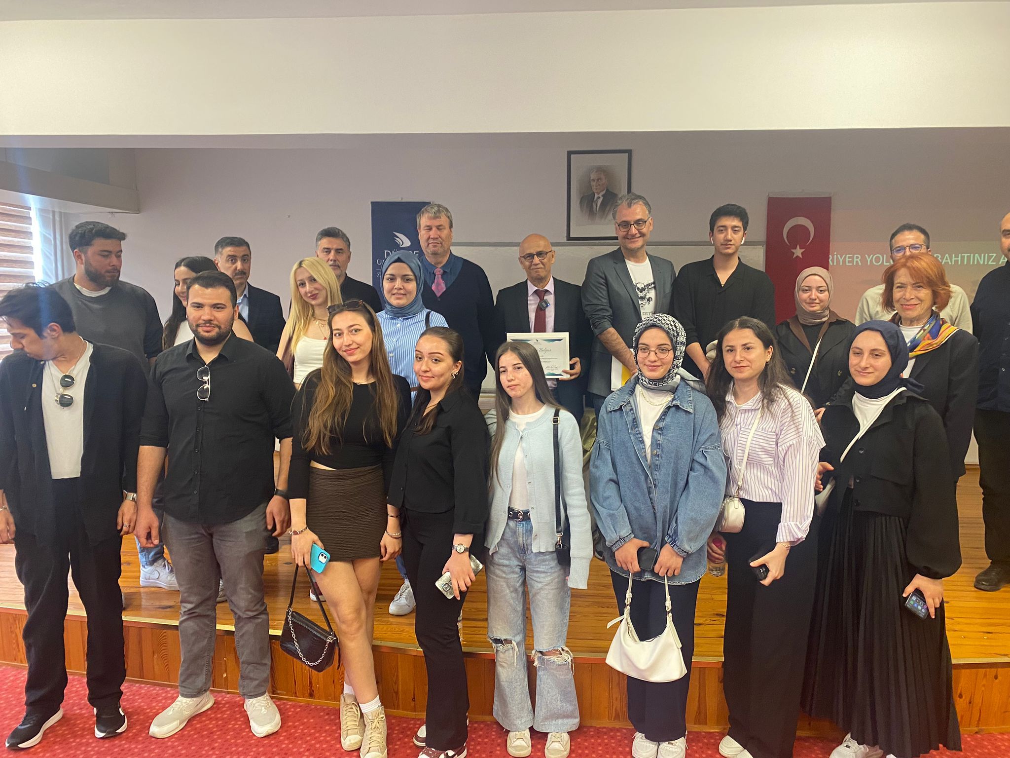 AKÇAKOCA MYO'DA GELECEĞİN MUHASEBECİLERİNE İLHAM VEREN KONFERANS
