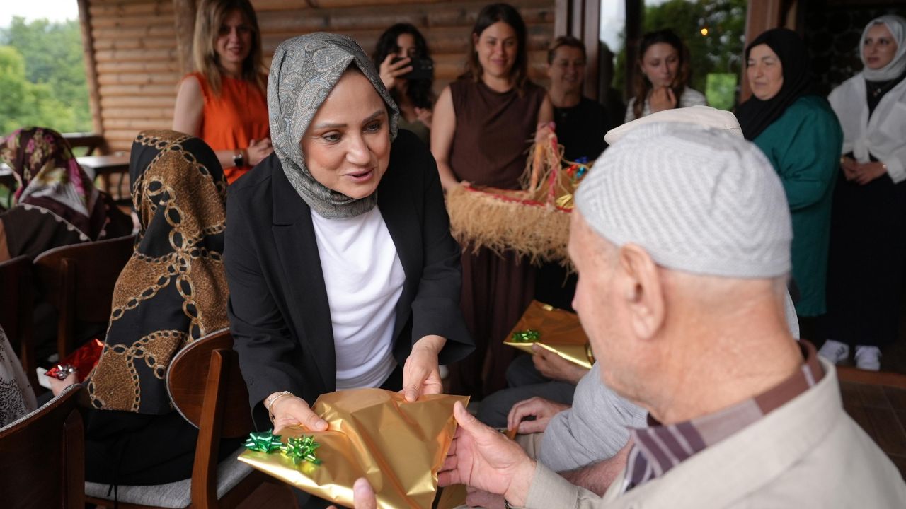 ALZHEIMER MERKEZİ KONUKLARI AYDINPINAR'DA AĞIRLANDI