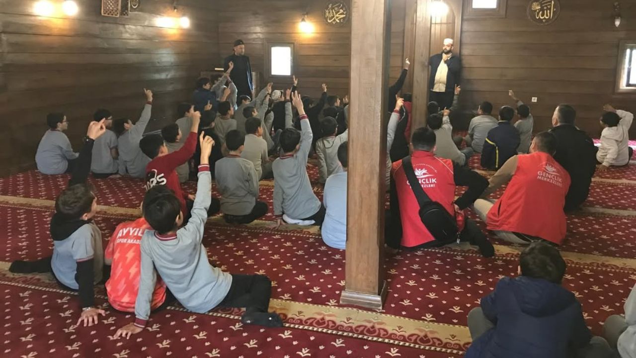 ''Benim Camim'' Projesiyle Öğrenciler Tarihi Camilere Yolculuk Yaptı