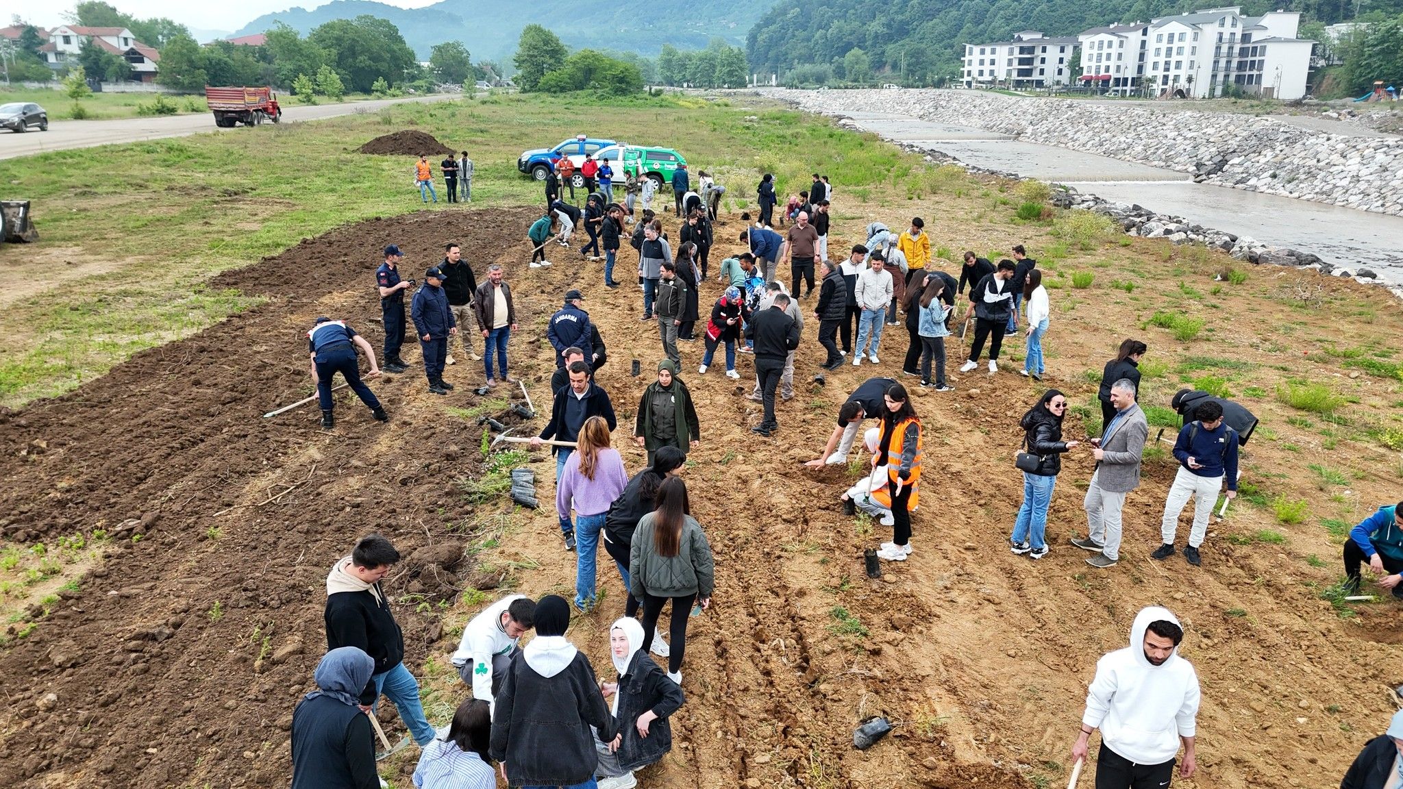 BEYKÖY'DE İKLİM DEĞİŞİKLİĞİNE DİKKAT ÇEKEN ANLAMLI ETKİNLİK