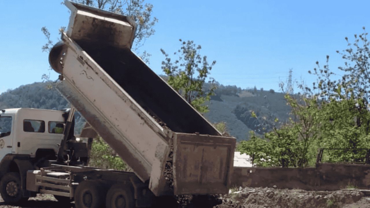 BİÇKIBAŞI KÖYÜ KONAĞI ÇEVRESİNDE ZEMİN DÜZELTME ÇALIŞMASI TAMAMLANDI