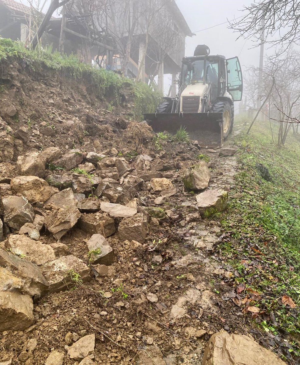 ÇELİKDERE KÖYÜ'NDE HEYELANA HIZLI MÜDAHALE