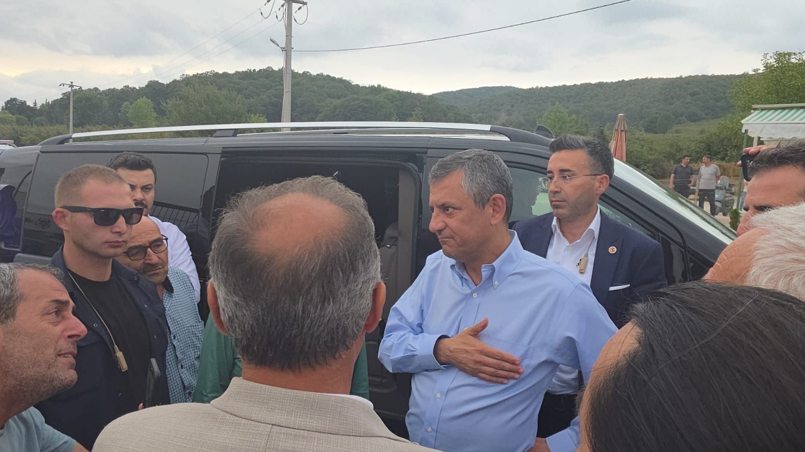 CHP Lideri Özgür Özel, Düzce'de; Tutuklu Pınar Türker'i Ziyaret Etti