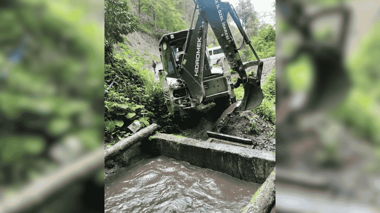DEDEDÜZÜ KÖYÜNDE SU ARIZASINA ANINDA MÜDAHALE EDİLDİ