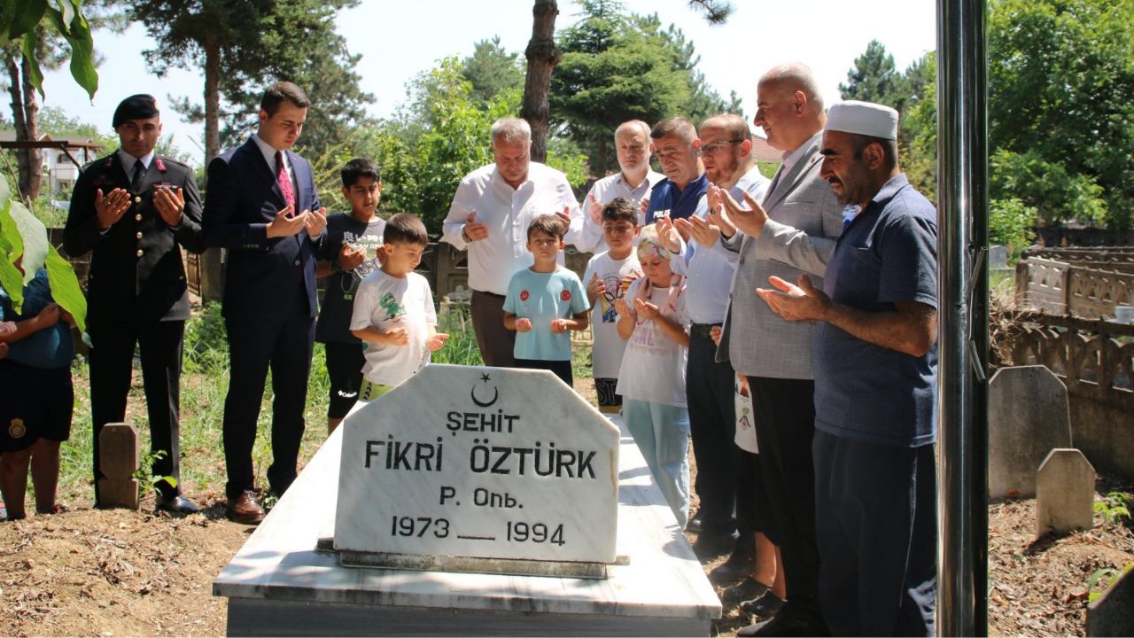Demokrasi Günü'nde Çilimli Şehitliği Unutulmadı