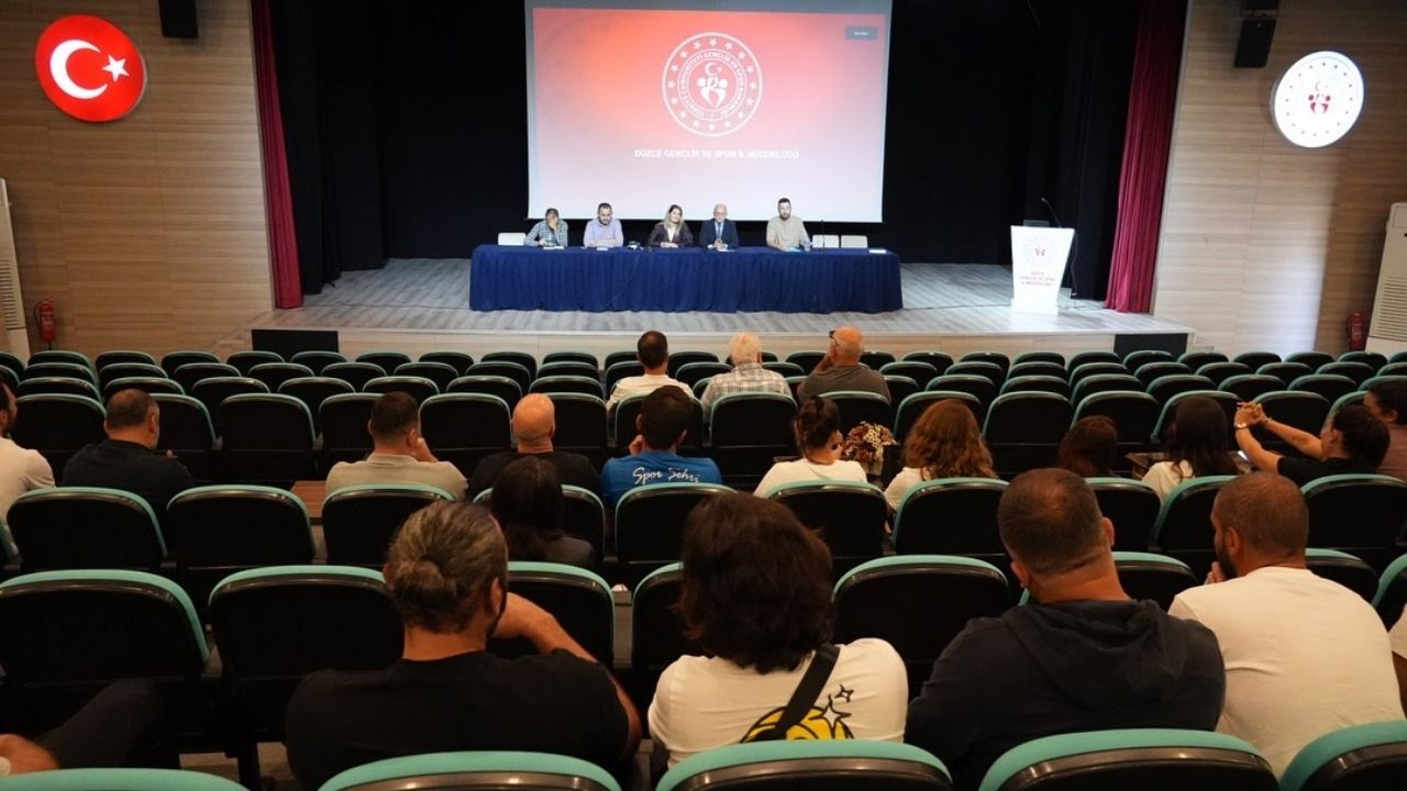 Düzce'de Antrenörlerle Tanışma ve Değerlendirme Toplantısı Yapıldı