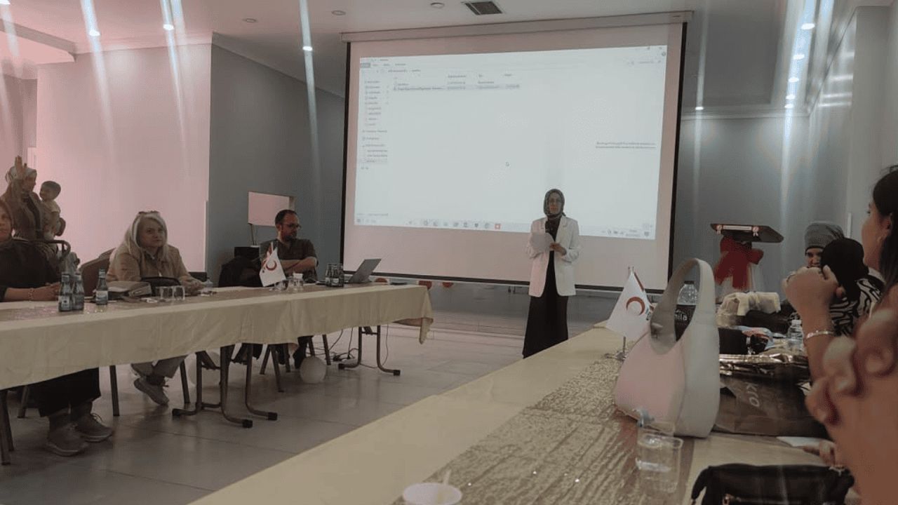 DÜZCE'DE ''DOĞAL OLAN NORMAL DOĞUM'' SEMİNERİ DÜZENLENDİ