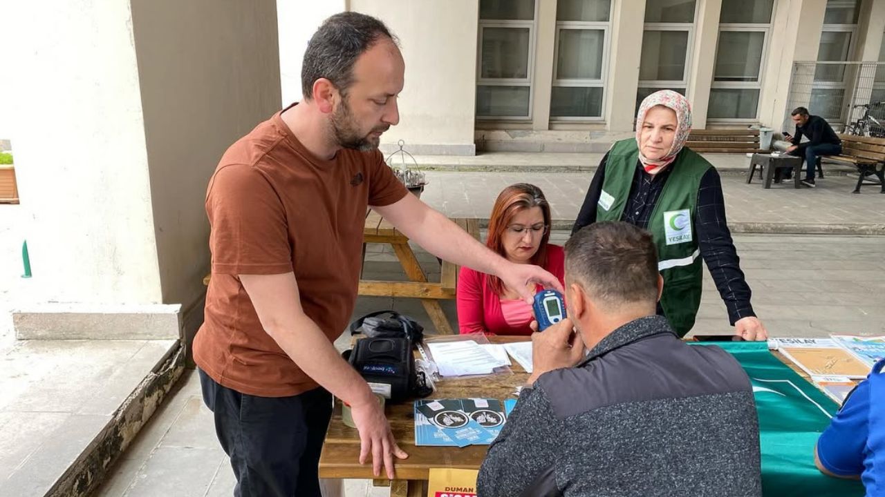 DÜZCE'DE DÜNYA TÜTÜNSÜZ GÜNÜNDE FARKINDALIK ETKİNLİĞİ