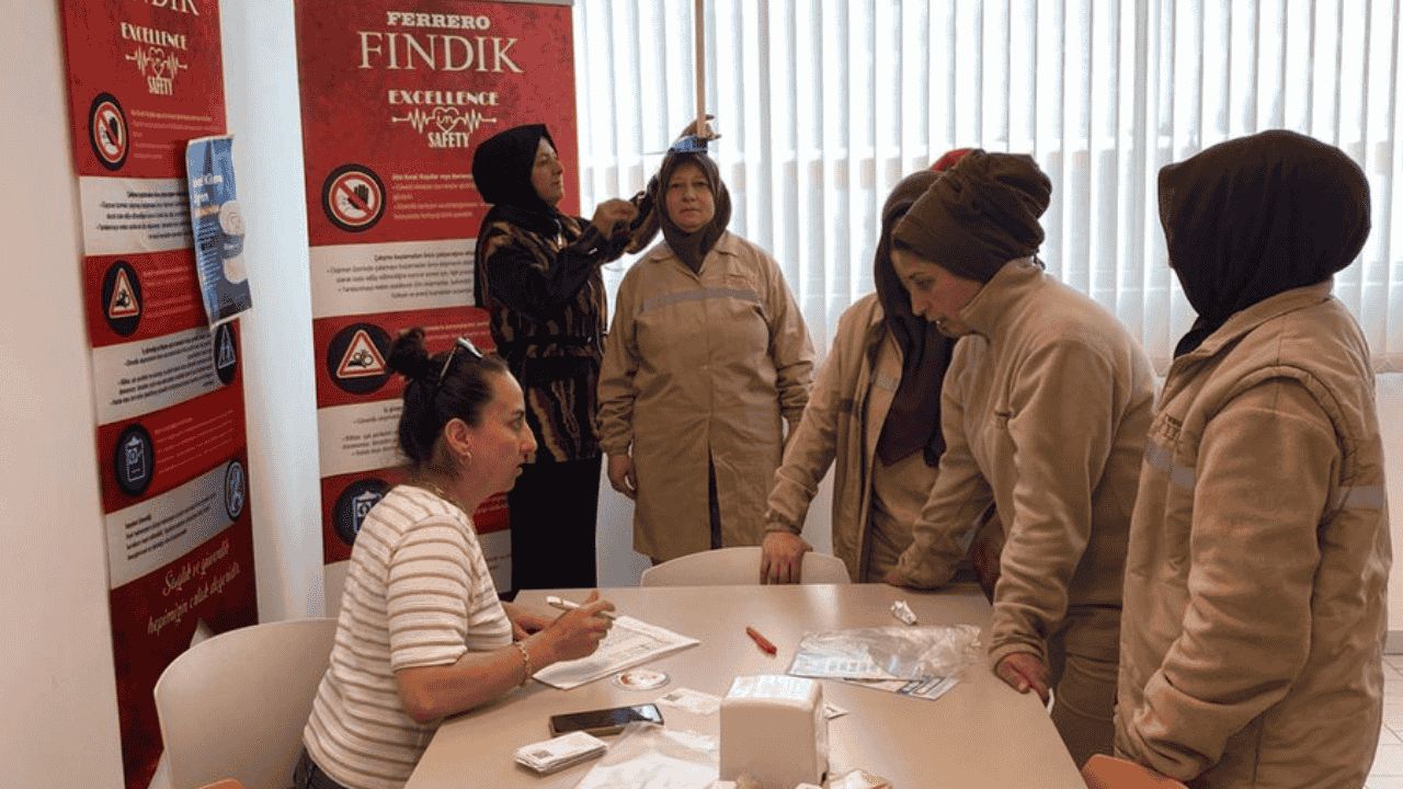 DÜZCE'DE FABRİKA ÇALIŞANLARINA ''İDEAL KİLONU ÖĞREN, SAĞLIKLI YAŞA'' ETKİNLİĞİ