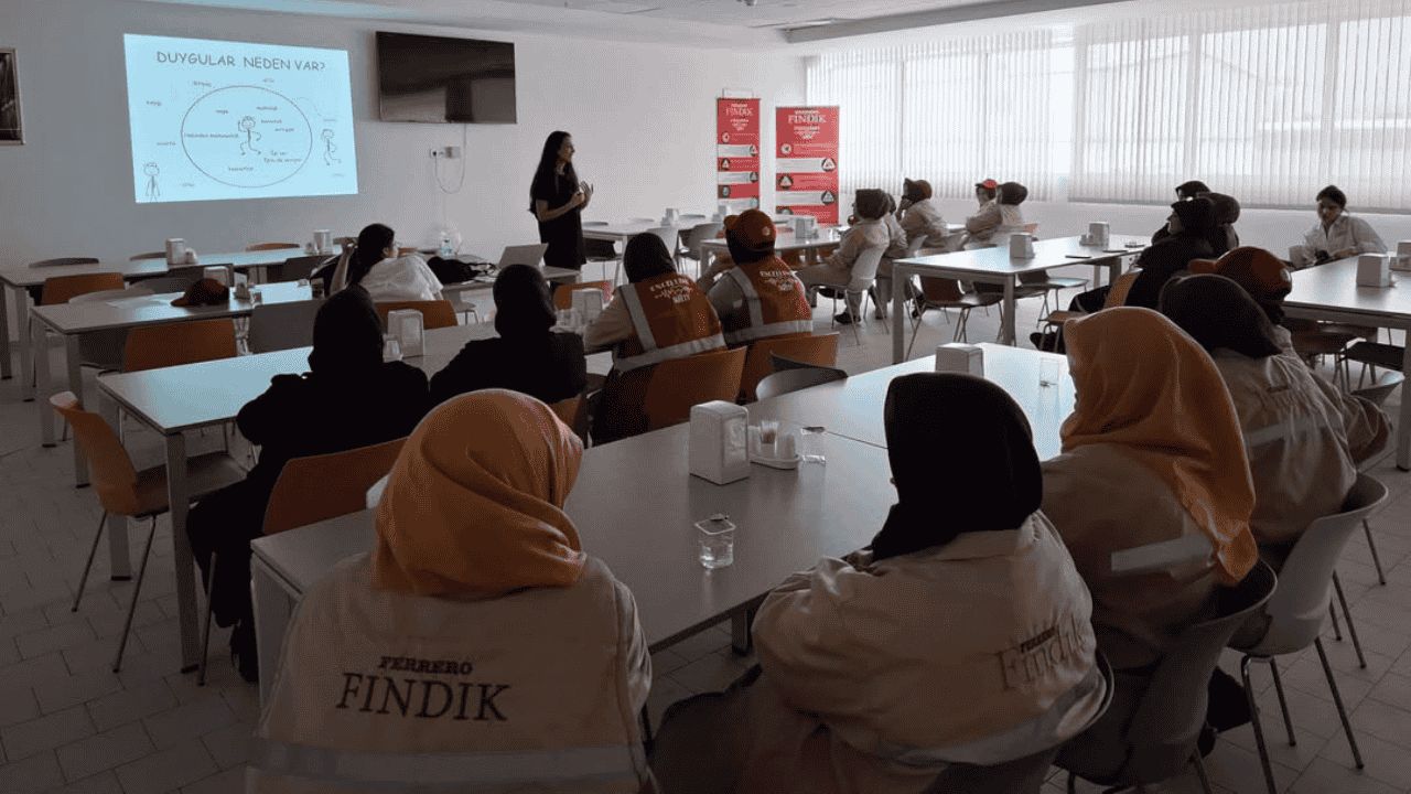 DÜZCE'DE FABRİKA ÇALIŞANLARINA YÖNELİK FARKINDALIK EĞİTİMLERİ SÜRÜYOR