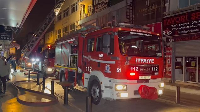 DÜZCE'DE GECE SAATLERİNDE KORKUTAN YANGIN