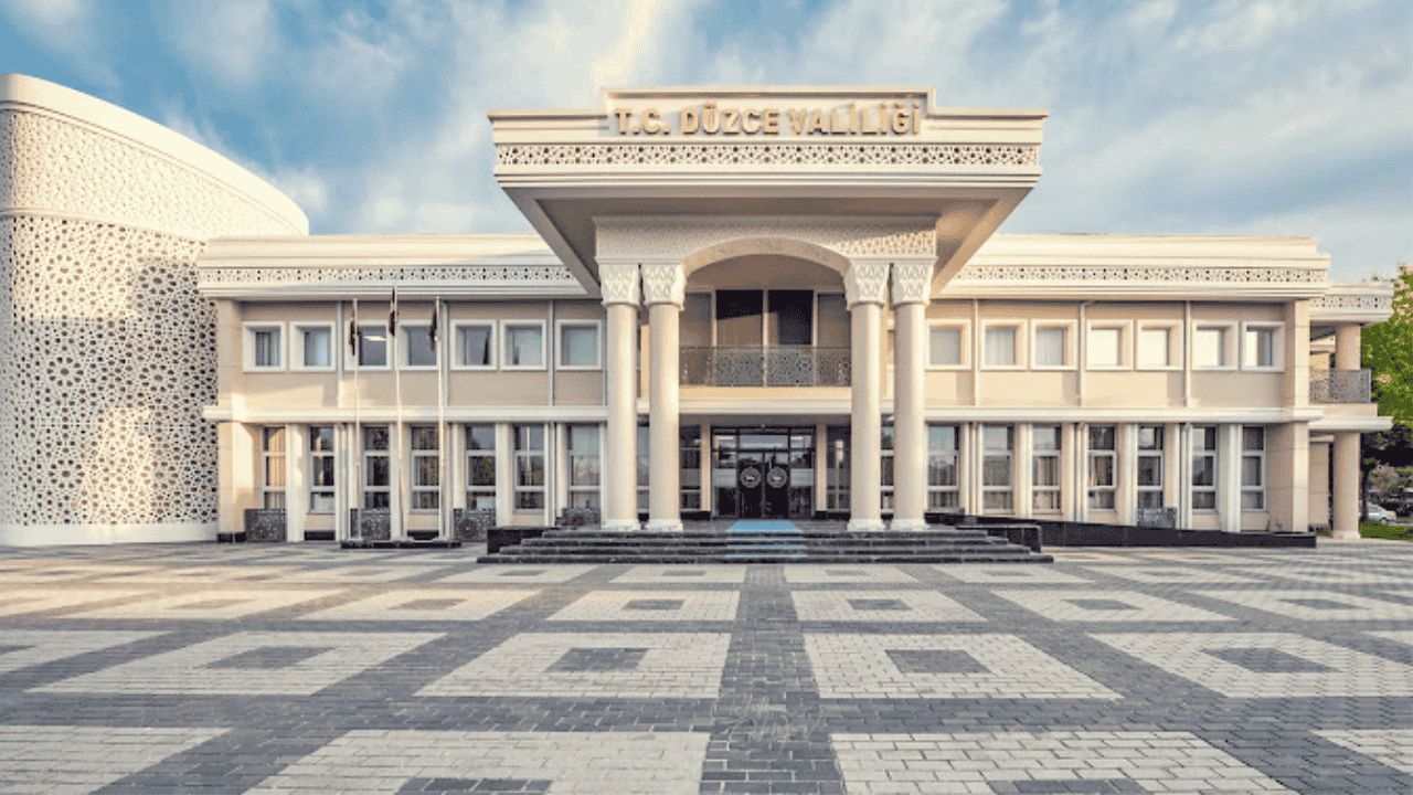 DÜZCE'DE KAMU YÖNETİMİNDE ÖNEMLİ GÖREV DEĞİŞİKLİĞİ