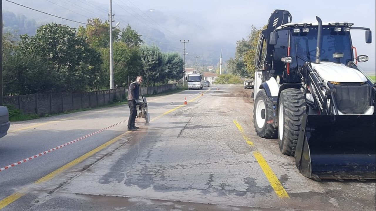 Düzce'de Köy Yolları Yenileniyor; Gölormanı ve Kaymakçı'da Asfalt Çalışması