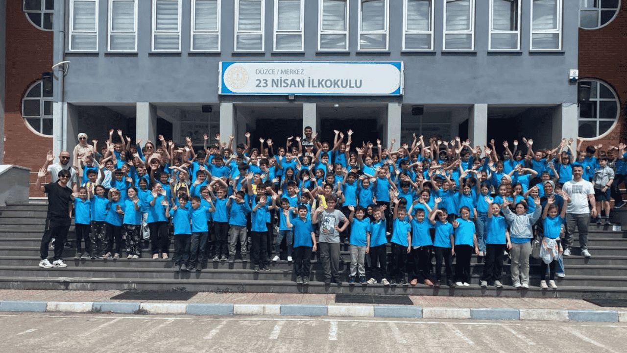 DÜZCE'DE MİNİKLER SAHADA İFET OYUNLARI COŞKUYLA DEVAM EDİYOR
