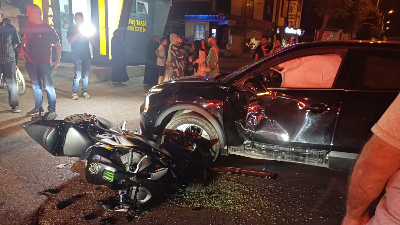 DÜZCE'DE OTOMOBİL İLE MOTOSİKLET ÇARPIŞTI; 1 KİŞİ YARALANDI