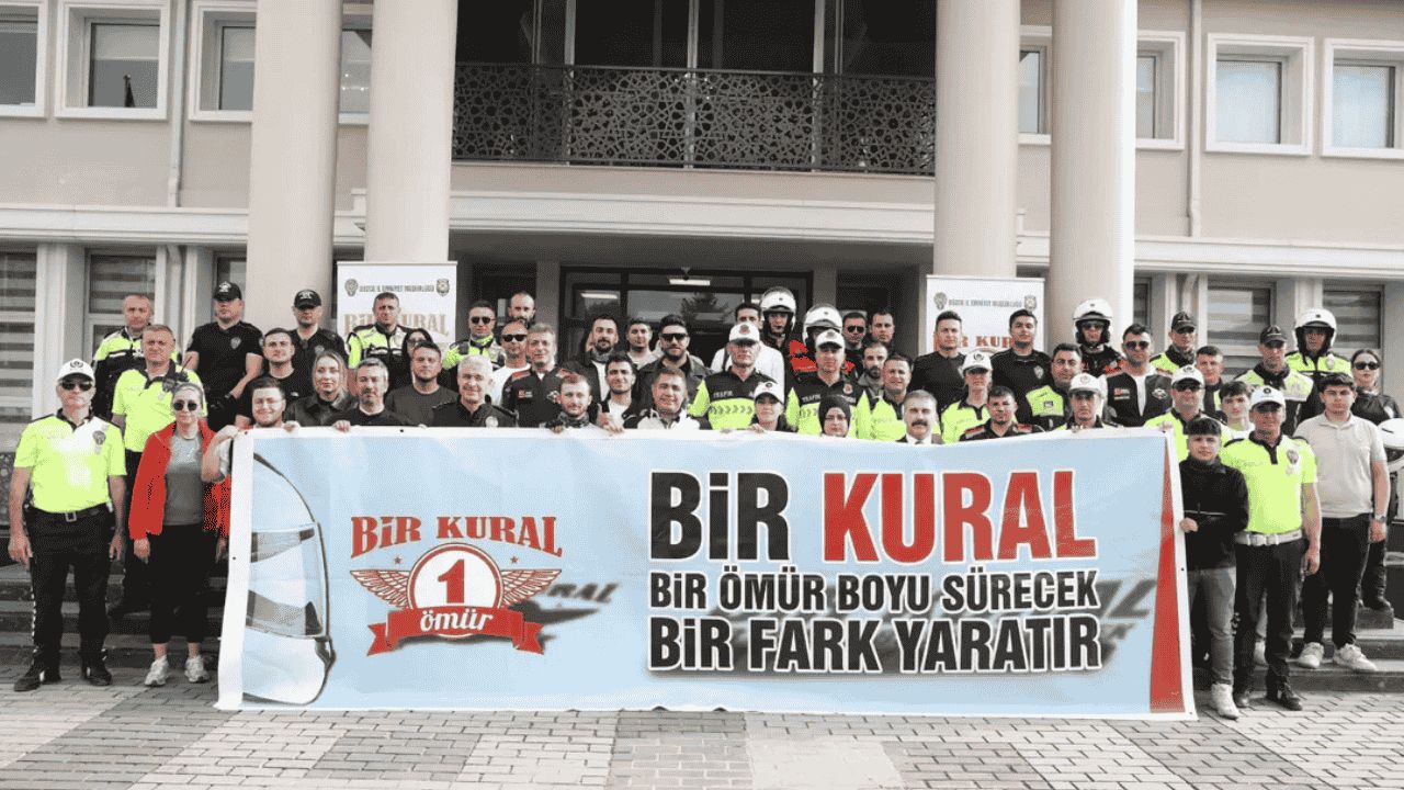 DÜZCE'DE TRAFİK HAFTASI KAPSAMINDA MOTOSİKLET TURU DÜZENLENDİ
