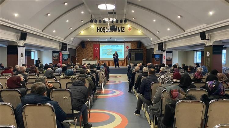 DÜZCE'DE UMRE SEMİNERİ DÜZENLENDİ