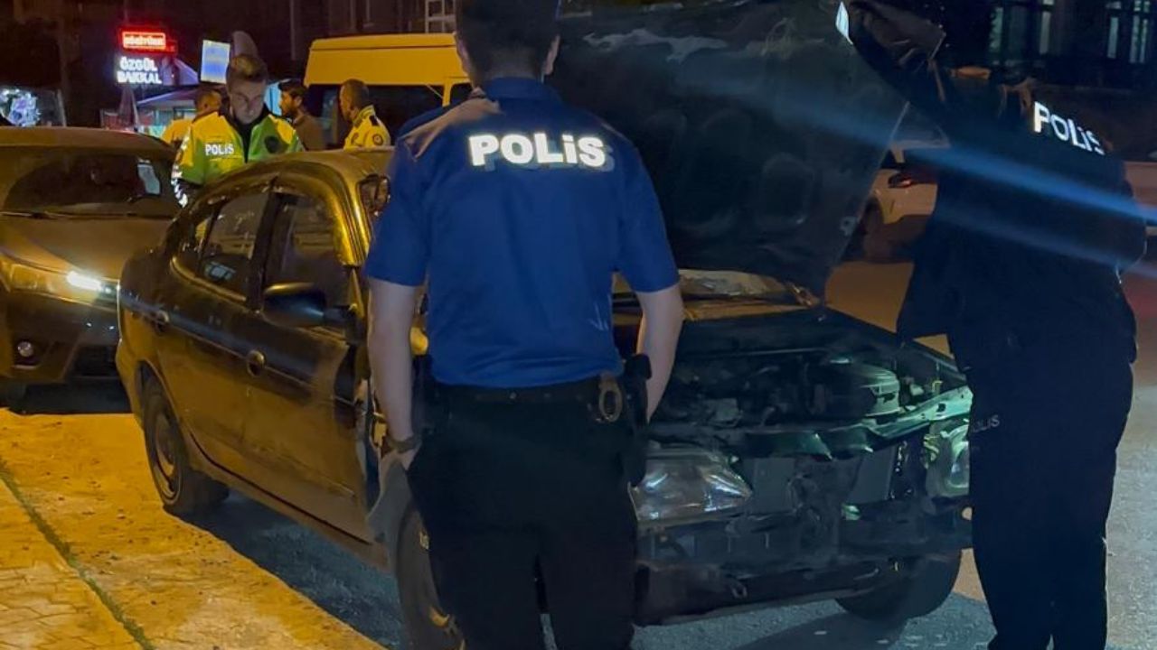 DÜZCE'DE YAŞI KÜÇÜK SÜRÜCÜ POLİS KOVALAMASI SONRASI YAKALANDI