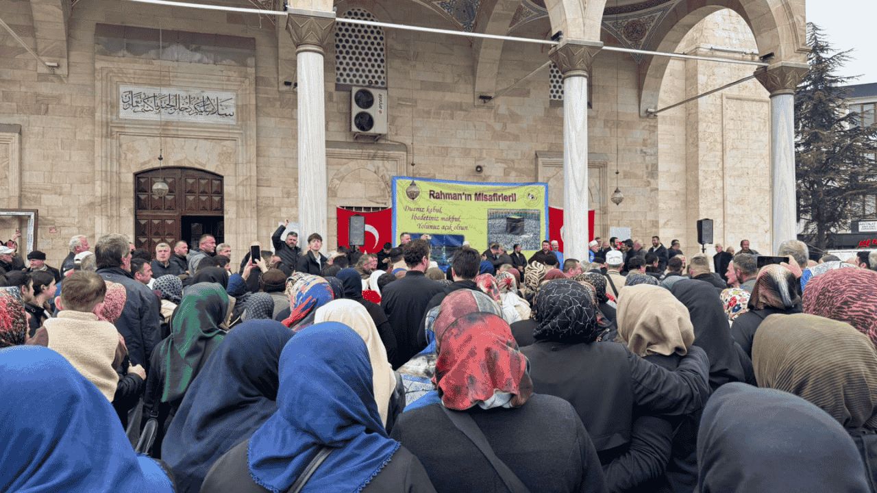 DÜZCE'DEN KUTSAL TOPRAKLARA UĞURLANDILAR