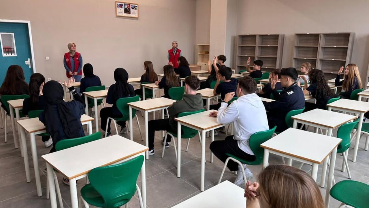 Düzce Gençlik Merkezi'nde Lise Temsilcisi Seçimleri Başladı