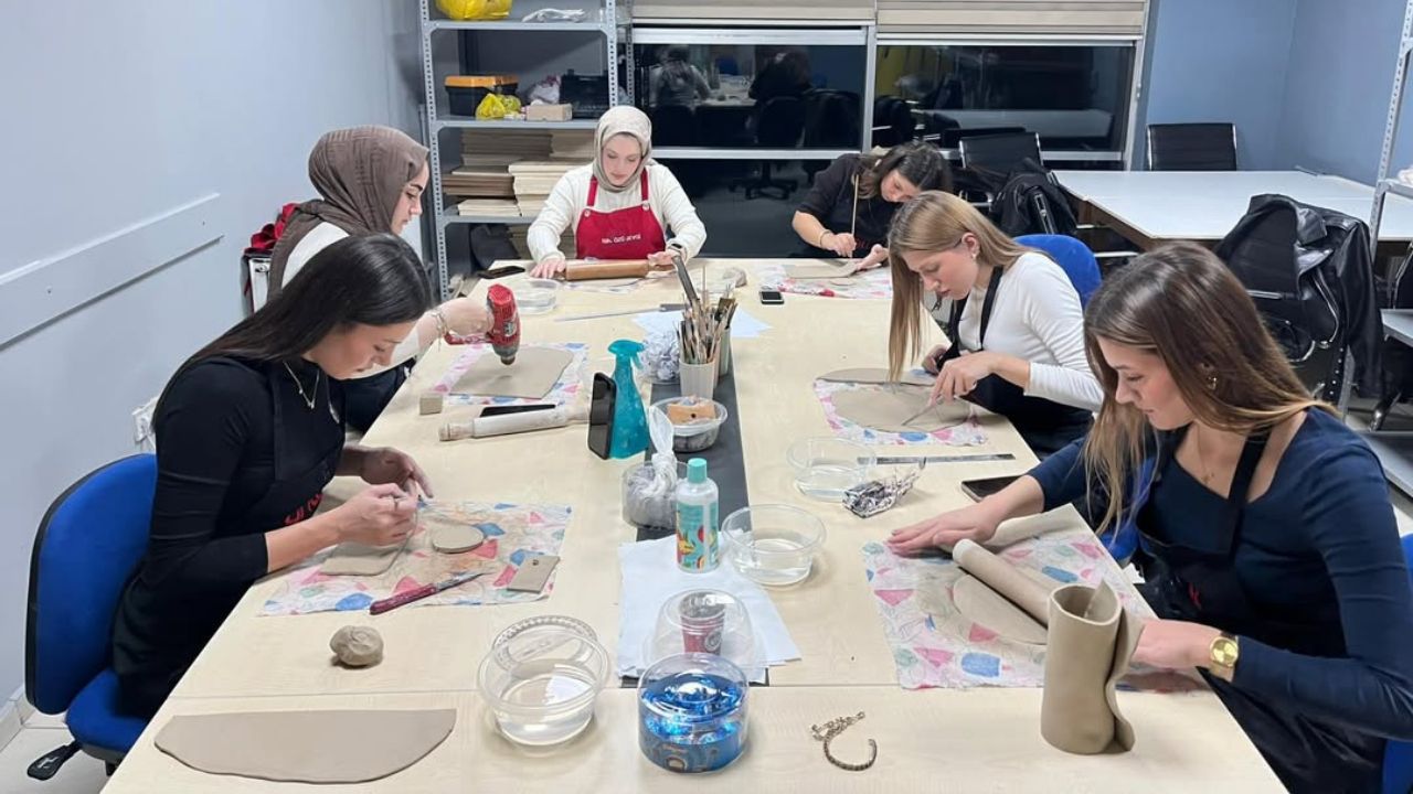 Düzce Gençlik Merkezi'nde Spor ve Sanat Eğitimleri Sürüyor