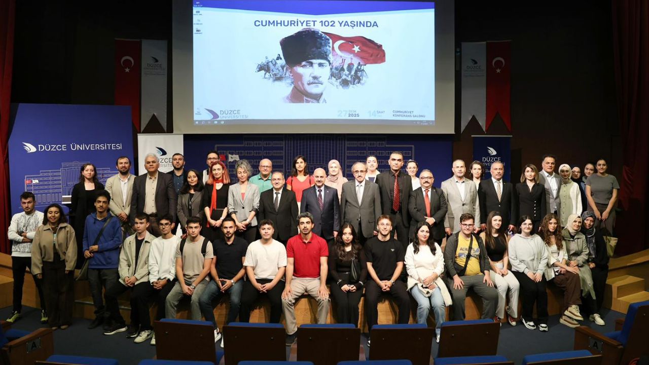 Düzce Üniversitesi'nde ''Cumhuriyet 102 Yaşında'' Programı Coşkuyla Gerçekleşti