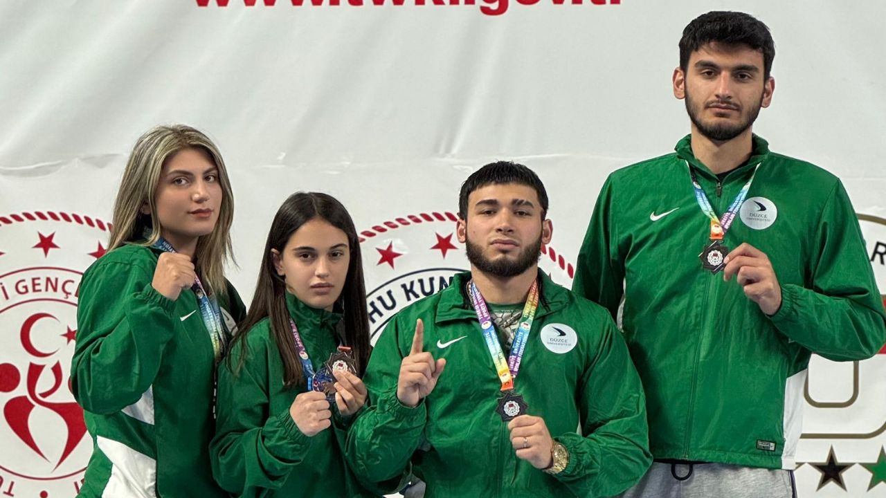 DÜZCE ÜNİVERSİTESİ'NDEN WUSHU'DA MADALYA YAĞMURU