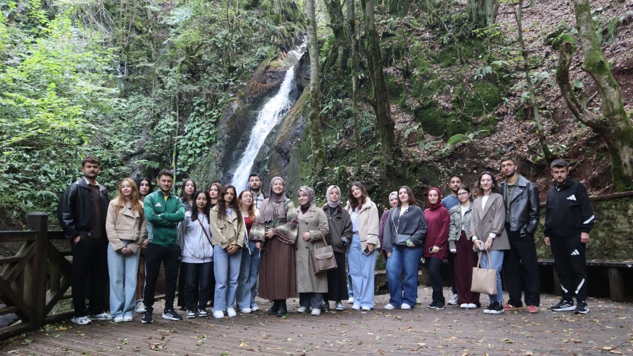 Düzce Üniversitesi Öğrencileri Tarihi ve Doğal Güzellikleri Keşfetti