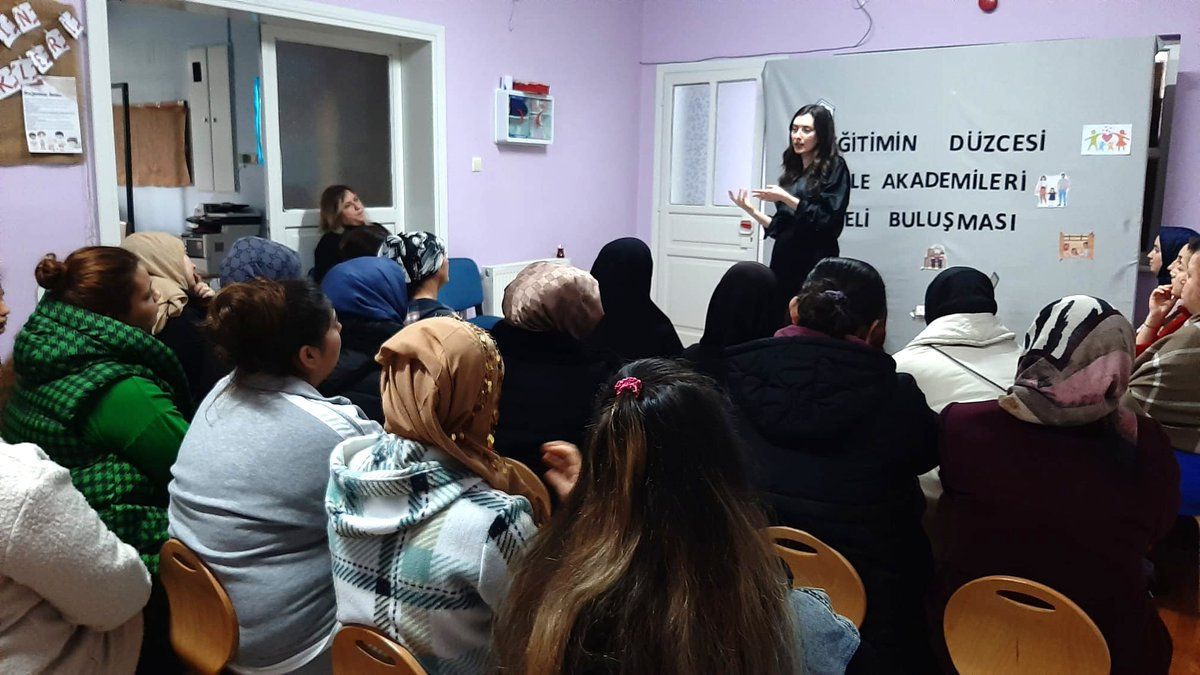 ''EĞİTİMİN DÜZCESİ AİLE AKADEMİLERİ PROJESİ'' DEVAM EDİYOR