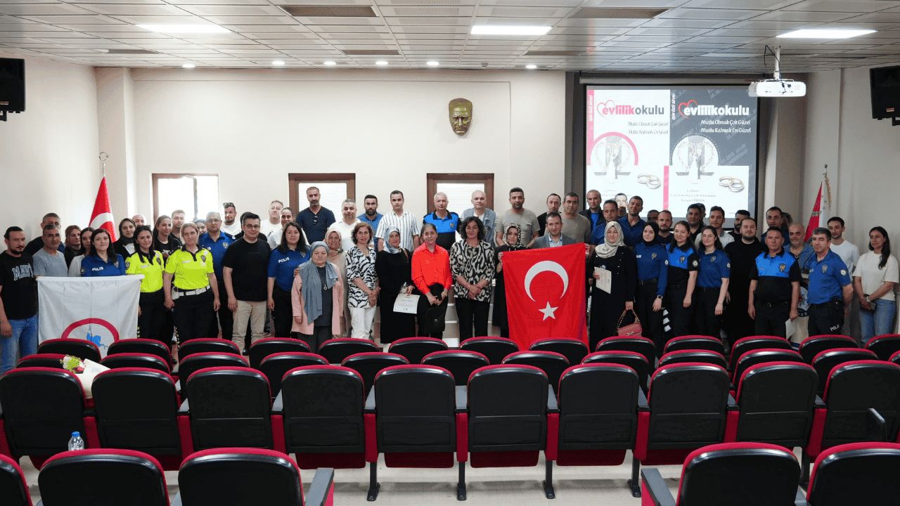 EVLİLİK OKULU'NUN KATILIMCILARI BU KEZ POLİSLER OLDU