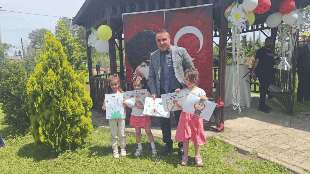 GELENEKSEL HAYALLERİM KAĞITTA RESİM ŞENLİĞİ 22. YILINDA MİNİK ÖĞRENCİLERİ VE GENÇ MESLEK ADAYLARINI BİR ARAYA GETİRDİ