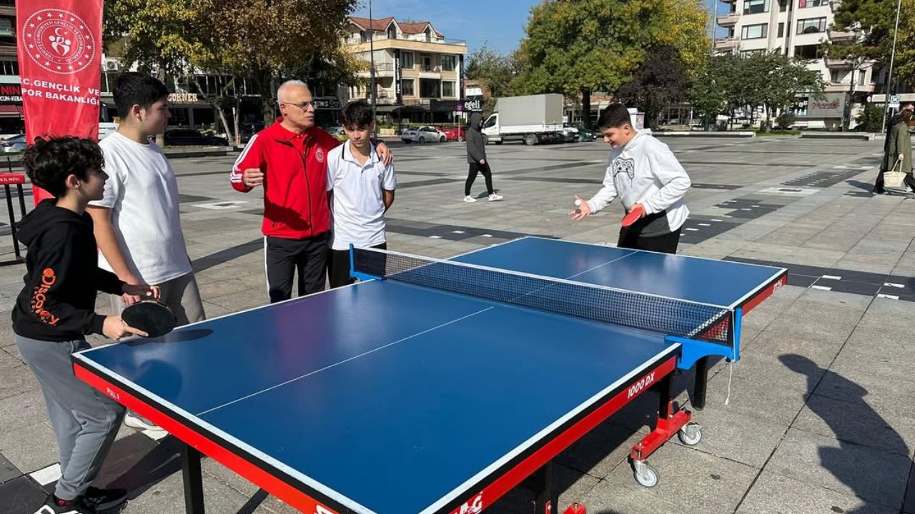 Gençler Anıtpark'ta Spor ve Eğlenceyle Buluştu