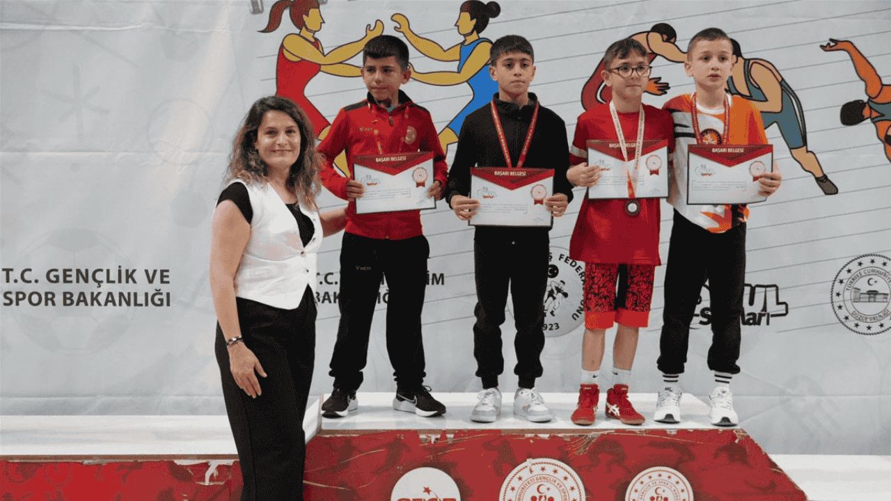 GÜREŞ SERBEST STİL TÜRKİYE BİRİNCİLİĞİ SONA ERDİ