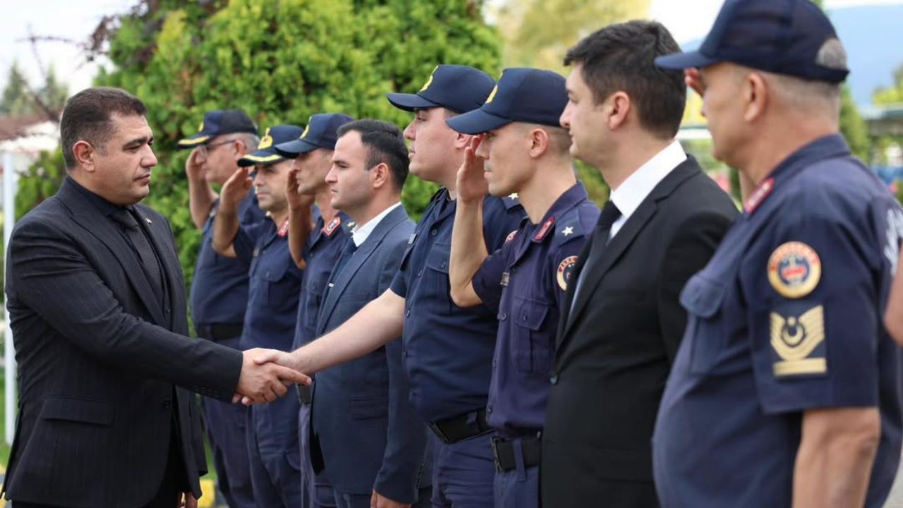 Huzur ve Güven İçin Vali Aslan Jandarma'yı Ziyaret Etti