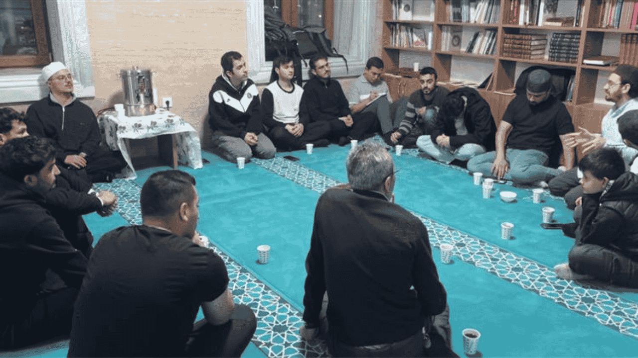 ''İLİM VE HİKMET HALKALARI'' PROGRAMI İLAHİYAT UYGULAMA CAMİİ'NDE DEVAM EDİYOR