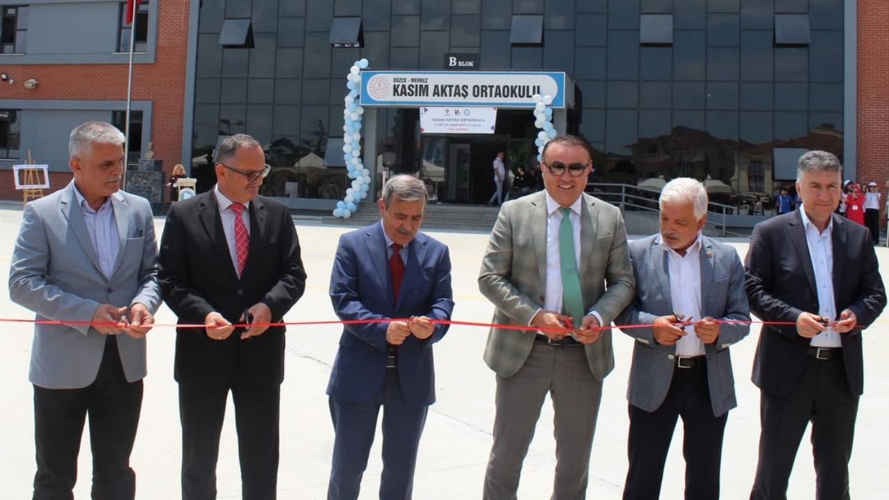 KASIM AKTAŞ ORTAOKULU'NDA TÜBİTAK 4006-A BİLİM FUARI AÇILDI