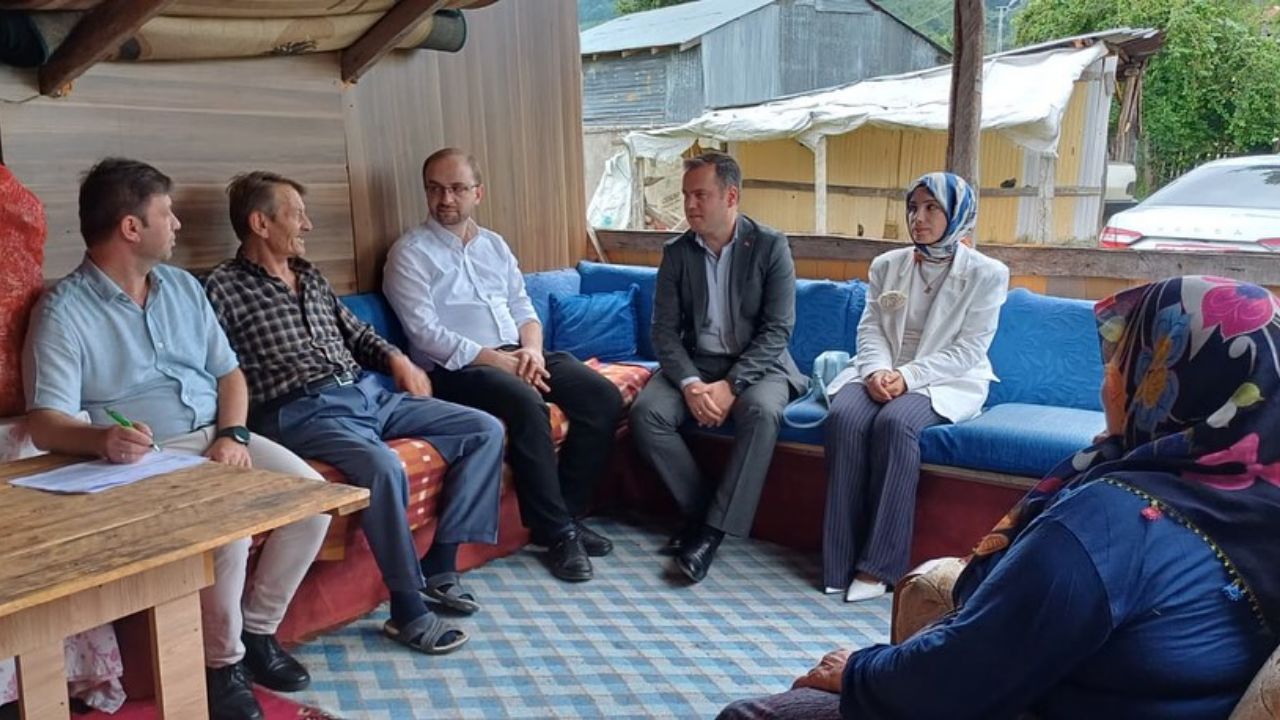 Kaymakam Sönmezel, Cumayeri'nde Kapı Kapı Vatandaşla Buluşuyor