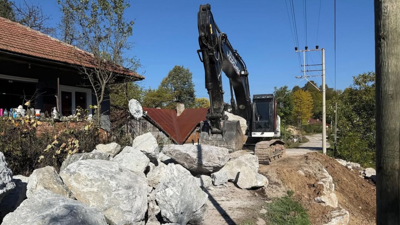 Kaynaşlı Dipsizgöl Köyü'nde Heyelan Tehlikesine Karşı Önlem Alındı