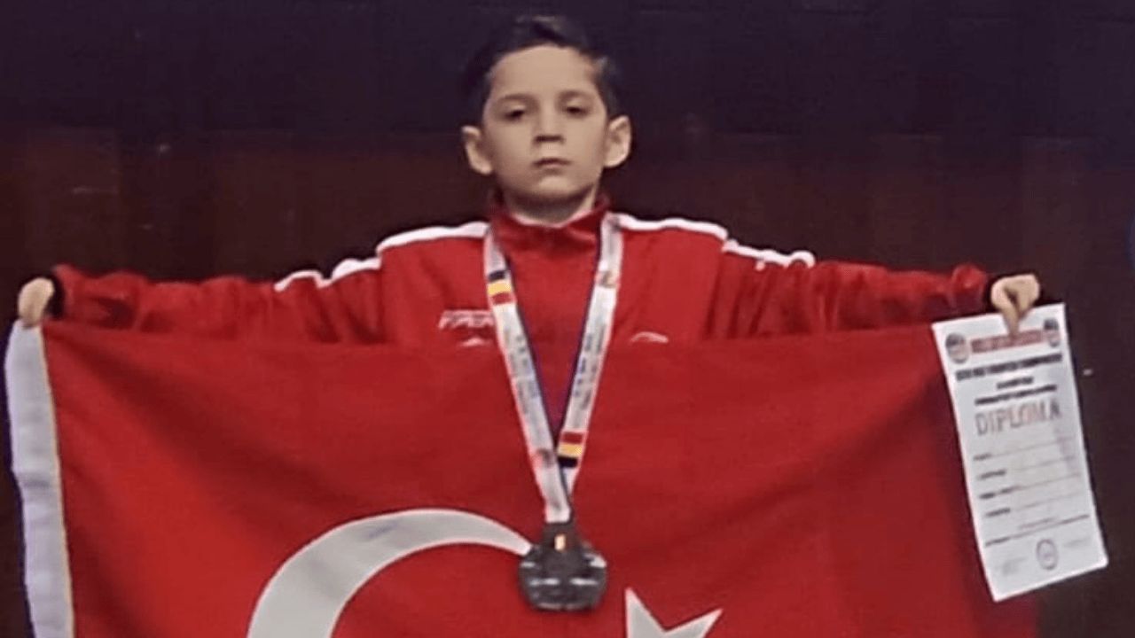 KAYNAŞLI'NIN GENÇ KARATECİSİ HASAN MERİÇ ÇETİN AVRUPA İKİNCİSİ OLDU