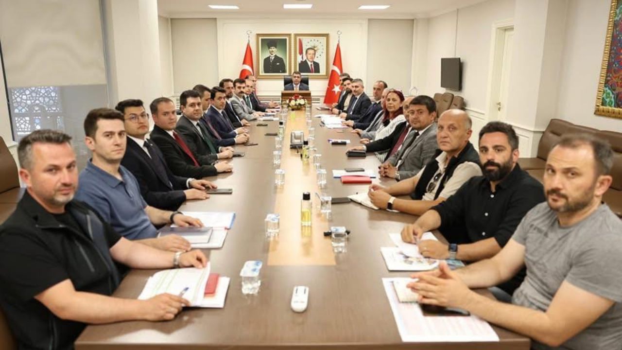 KÖYDES İL TAHSİSAT KOMİSYONU TOPLANTISI VALİ SELÇUK ASLAN BAŞKANLIĞINDA GERÇEKLEŞTİRİLDİ