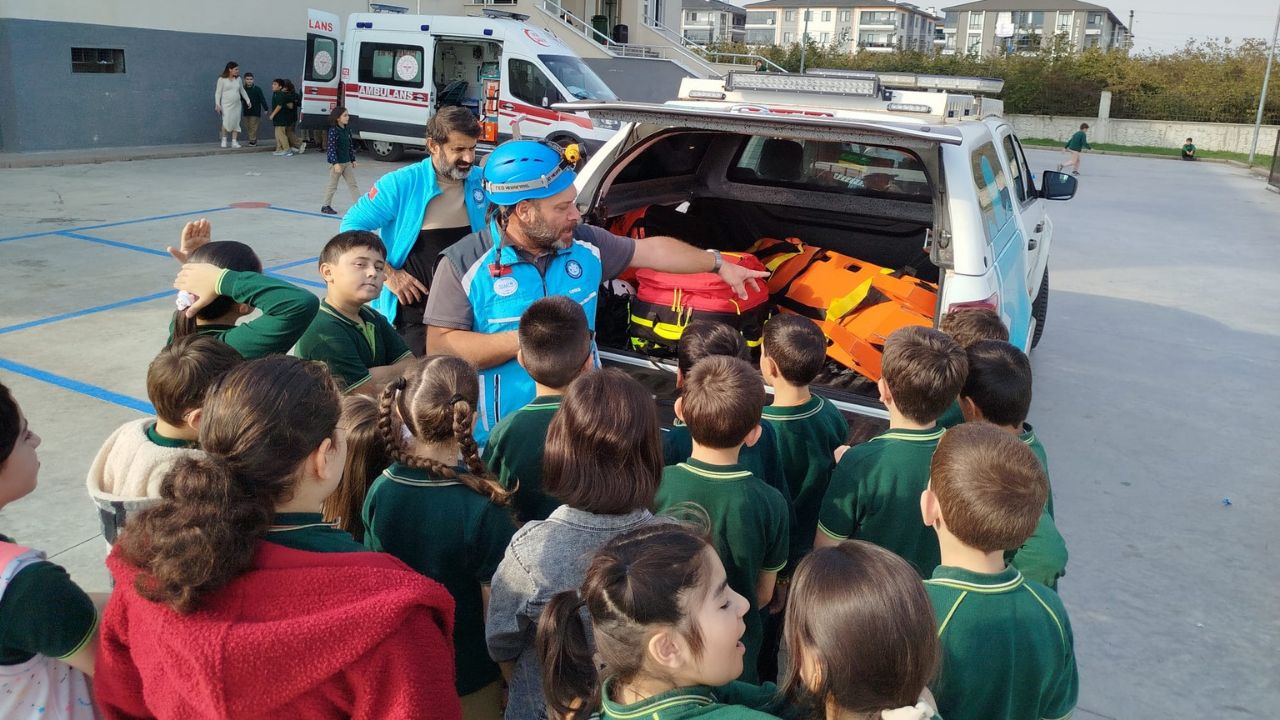 ''Minik 112 Projesi'' Devam Ediyor; Öğrenciler 112'yi Tanıyor