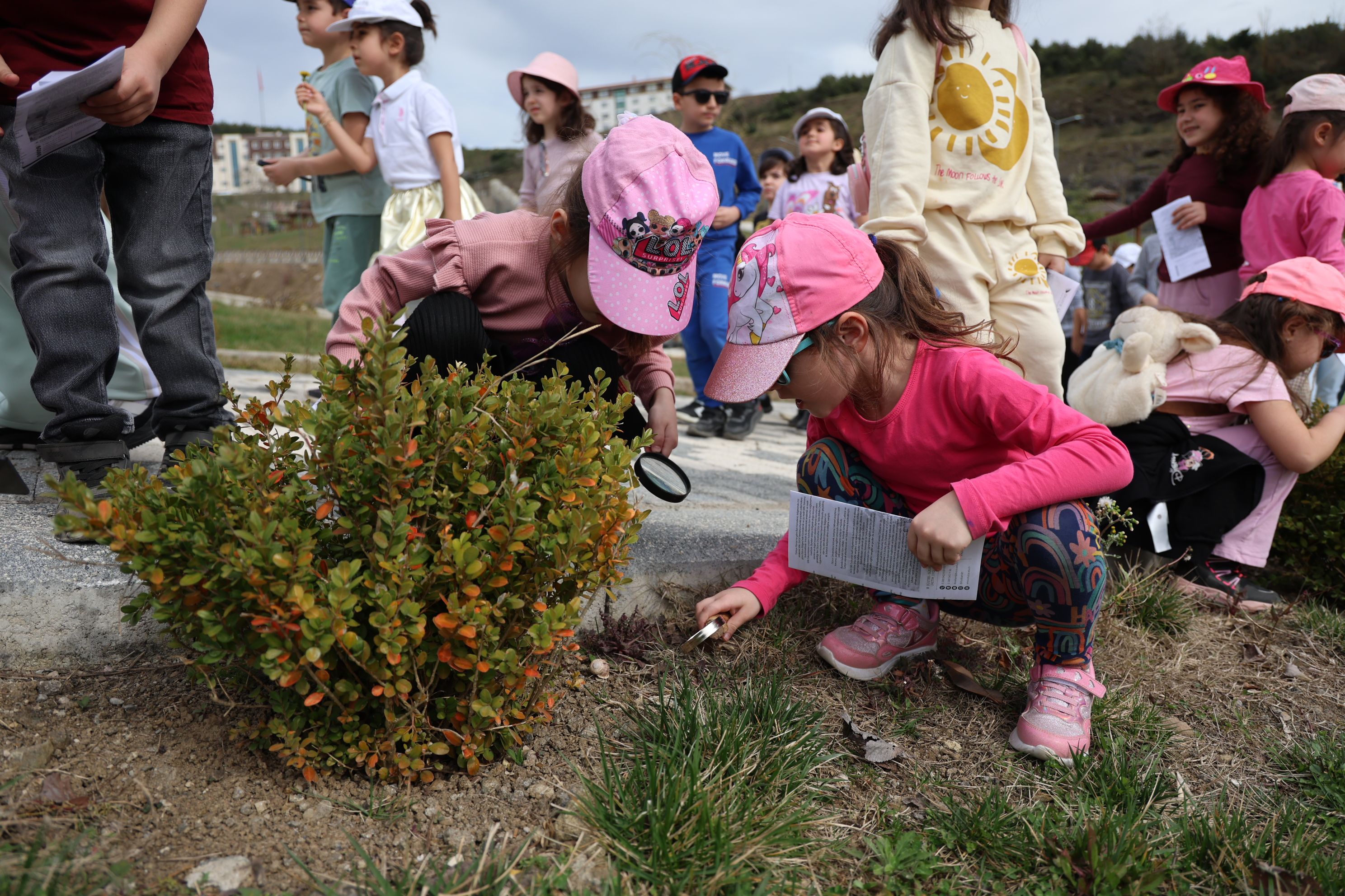 MİNİK ÖĞRENCİLER BOTANİK BAHÇESİ'NDE DOĞA İLE BULUŞTU