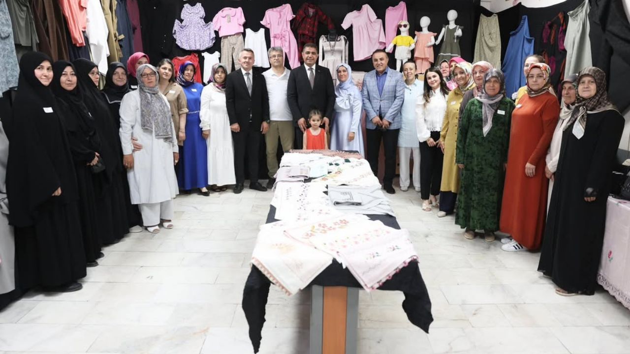 Pakmaya İlkokulu'nda El Emeği Göz Nuru Sergisi Açıldı